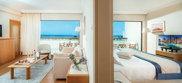 جناح عائلي بسرير فردي بإطلالة على البحر بغرفة نوم واحدة، Constantinou Bros Athena Beach Hotel 2/5