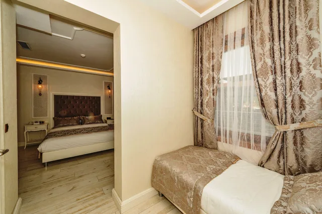 Room, Triple, 1 Double and 1 Single Bed, Zeynep Sultan Hotel 3/4
