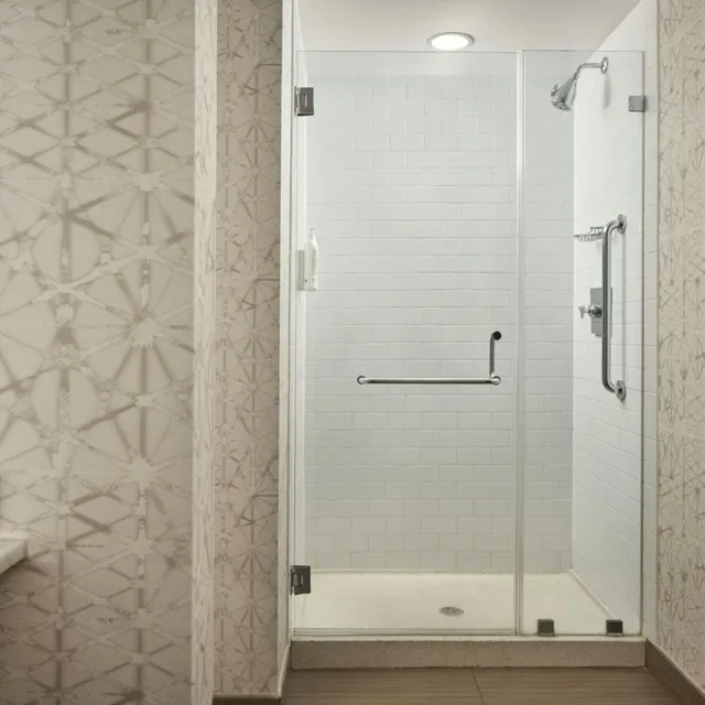 1 Bedroom, Suite, King Bed, Atrium View, Sofa, Accessible، Le Meridien Philadelphia 10/10