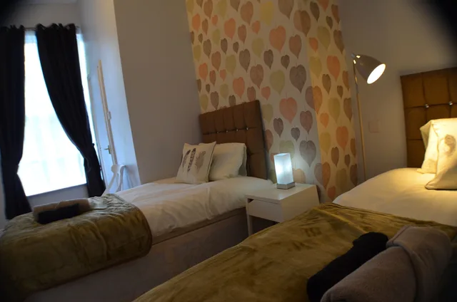 غرفة كومفورت ثلاثية بثلاثة أسرّة، Queen's Guesthouse 3/4