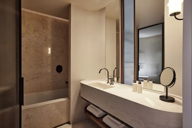 Collection, Junior Suite, King Bed, Sea View, Sofa، Daios Cove 3/4