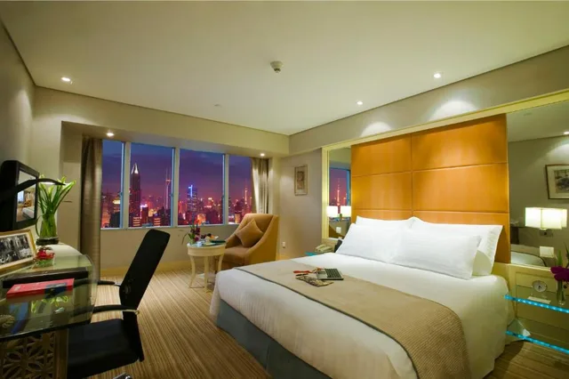 Executive, King Bed, Jin Jiang Tower Hotel 1/2