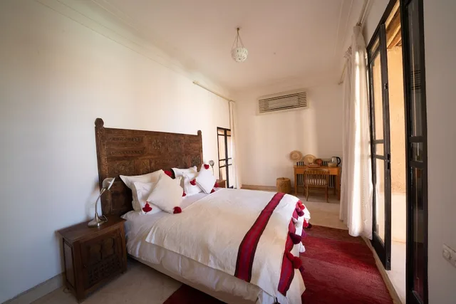 Superior, Queen Bed, Pool View, Tagadert Lodge 9/10