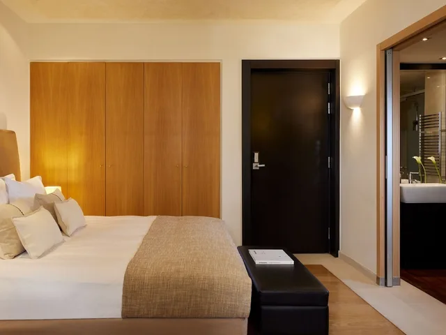 Comfort, King Bed, Atrium View، Daios Luxury Living Hotel 3/10
