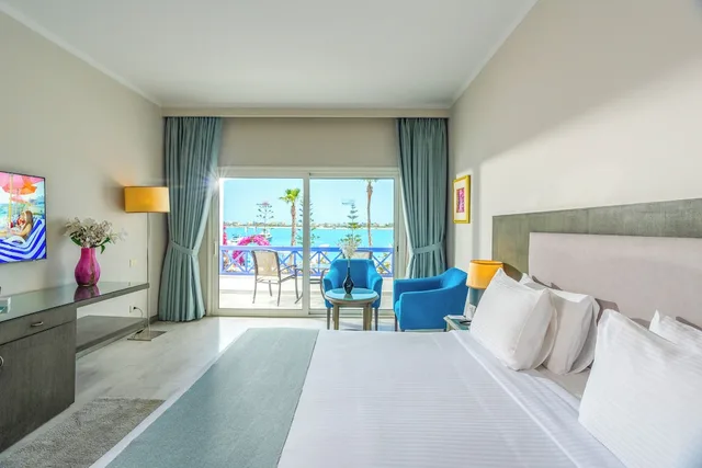 Superior, King Bed, Sea View, M Hotels at Porto Marina 4/10