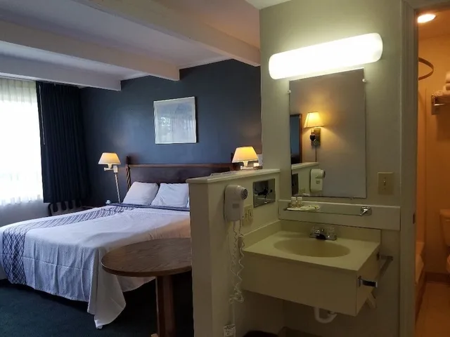 غرفة قياسية بسريرين مزدوجين، Travelodge By Wyndham Lake George Ny 3/5