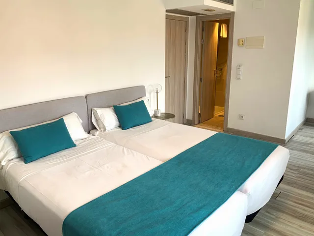 غرفة بسرير مزدوج أو سريرين منفصلين بإطلالة على المدينة، Pombal Rooms Santiago 1/10