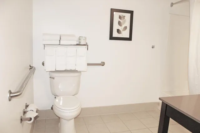 Studio, Accessible, Marinette WI Hotel 7/8