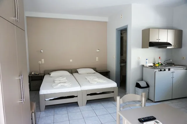 غرفة أساسية ثلاثية بثلاثة أسرّة في الطابق الأرضي، Niriis Hotel 2/4