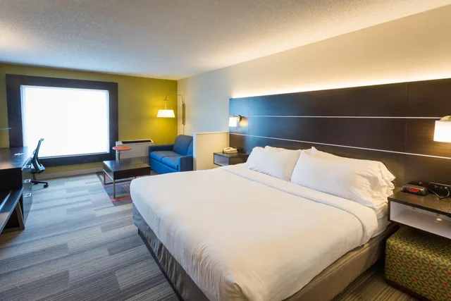 جناح بسرير كينج مع أريكة، Holiday Inn Express Hotel And Suites Reading 7/9