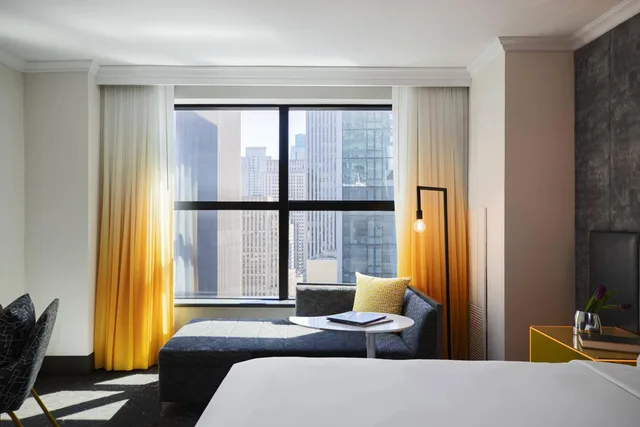 غرفة بسرير كينج في طابق مرتفع، Renaissance New York Times Square Hotel 5/10