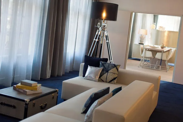 جناح بسريرين مزدوجين بإطلالة على المدينة بغرفتي نوم، Renaissance Hamburg Hotel 1/7