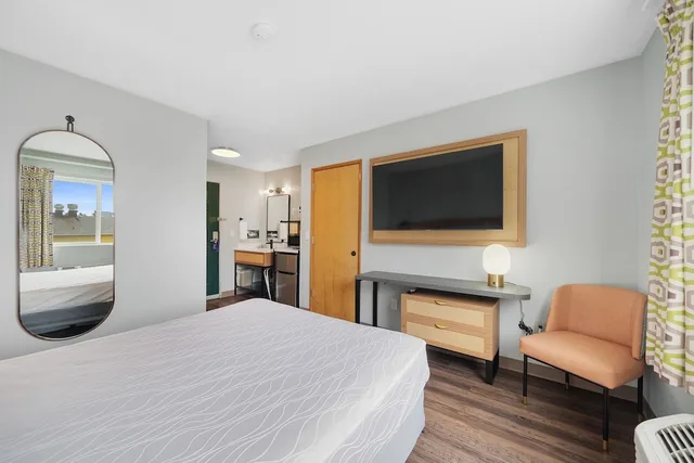 غرفة قياسية بسرير كوين، Econo Lodge 6/10
