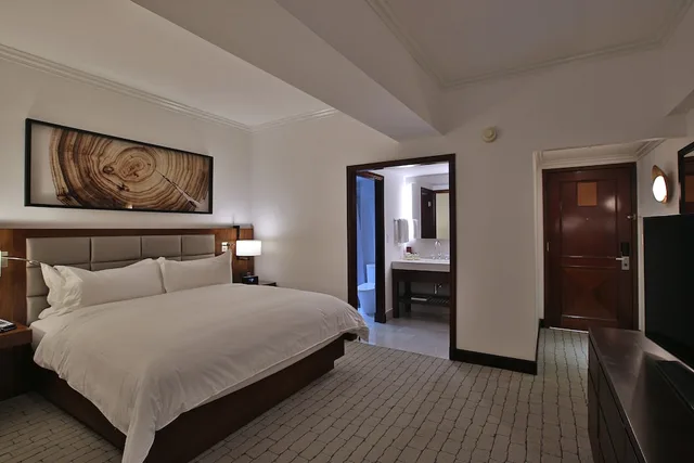جناح جونيور بسرير كينج مع دخول صالة النادي في طابق مرتفع، INTERCONTINENTAL REAL GUATEMALA 6/10
