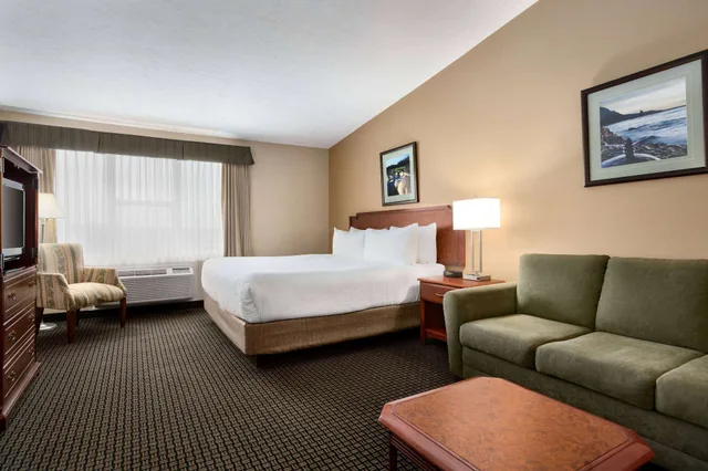 غرفة ديلوكس بسرير كينج، Days Inn & Suites by Wyndham Moncton 4/6