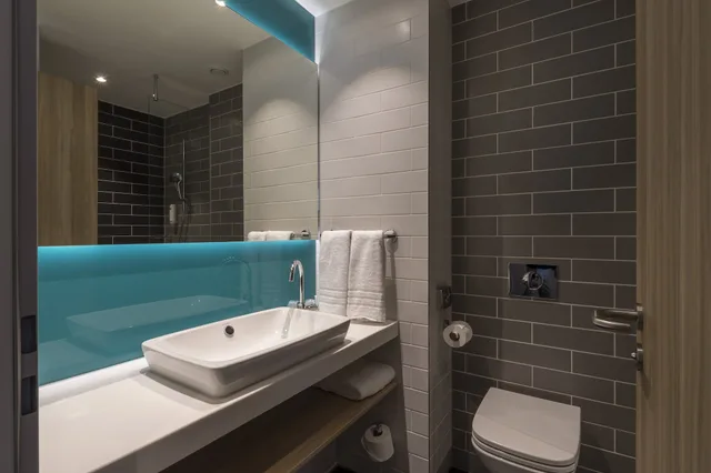 غرفة قياسية بسرير كوين، Holiday Inn Express Luzern Kriens 5/6