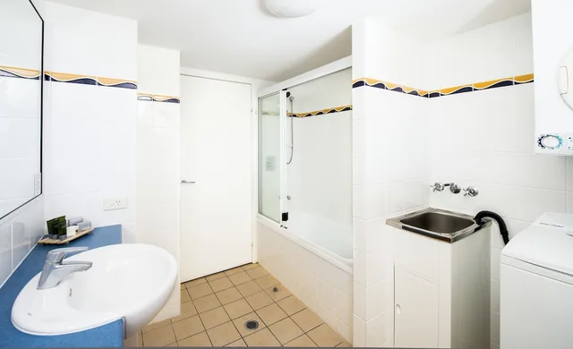 2 Bedrooms, Apartment, King and Twin Beds, Marina View, Dual Key، Mantra Hervey Bay 3/4