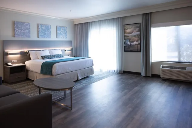 Junior Suite, Blue Lake Casino Hotel 3/4