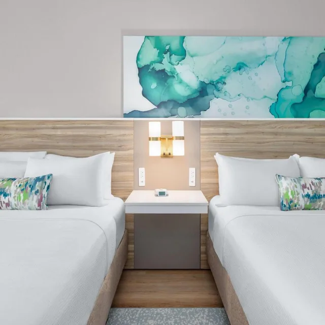 غرفة بسرير كينج وسريرين كوين لذوي الإعاقة، Wyndham Garden Anna 3/8