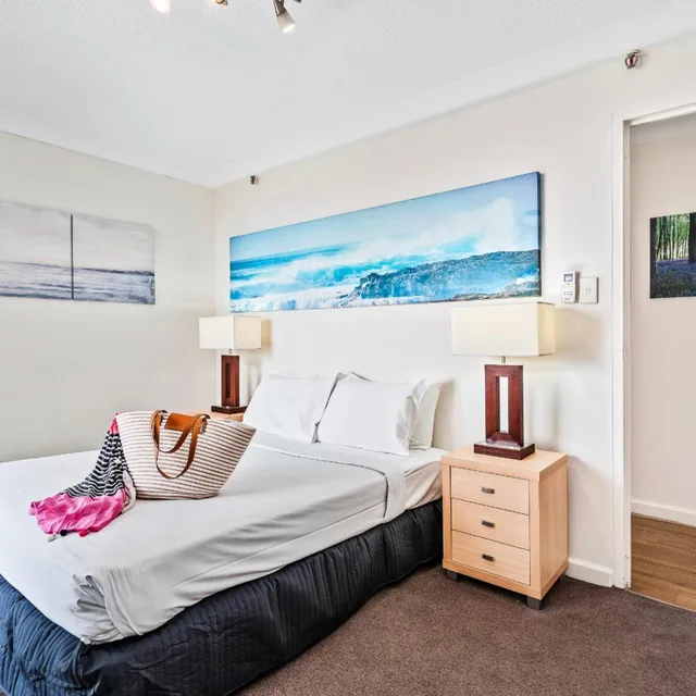 1 Bedroom, Apartment, Ocean View, Beachcomber Resort Surfers Paradise 2/10