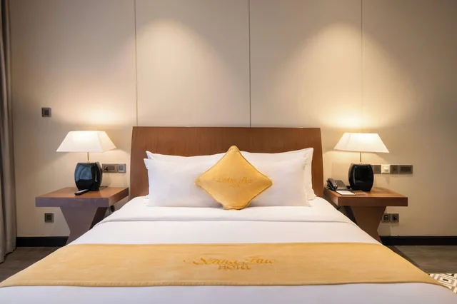 غرفة بريميوم بسرير كينج بإطلالة على الحديقة، Senna Hue Hotel 5/9
