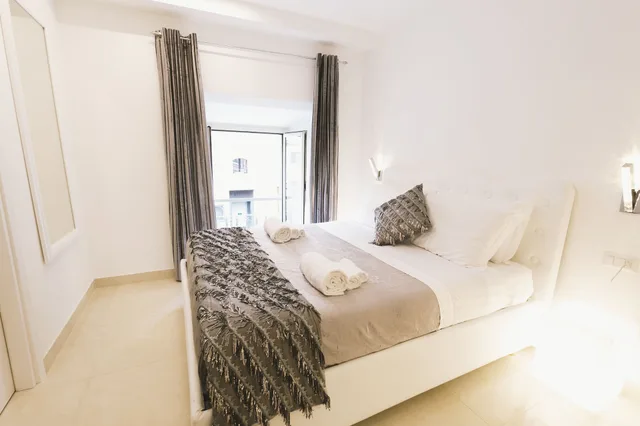 غرفة قياسية رباعية بسرير كوين وسريرين منفصلين بإطلالة على المدينة، San Pietro Grand Suite 2/5