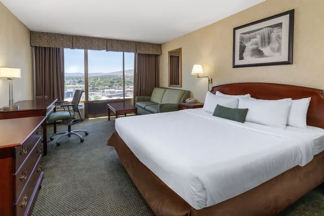 غرفة ديلوكس بسرير كينج، Ramada By Wyndham Reno Hotel And Casino 1/10