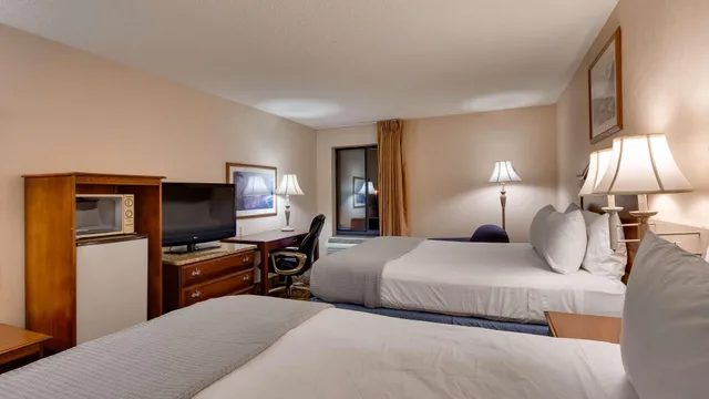 Room, 2 Queen Beds, Accessible, Best Western Cheyenne 2/7