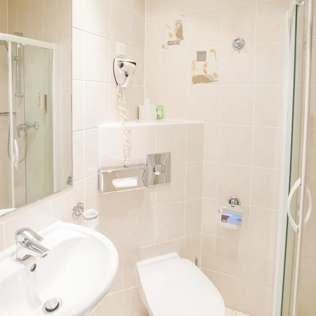 Single Room, Qubus Hotel Glogow 9/9
