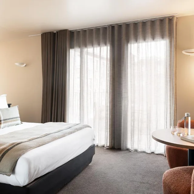 Room, Triple, L Adresse 9/10