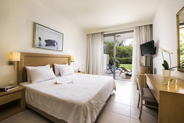 Family Suite, Garden Access، Kassandra Palace Seaside Resort 2/8