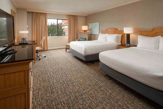 room, 2 queen beds, courtyard view, Doubletree By Hilton Sonoma Wine Country 3/10