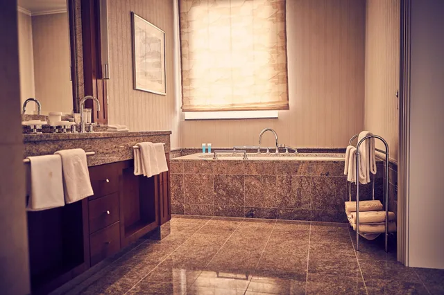 جناح جونيور، Hotel Nassauer Hof 1/1