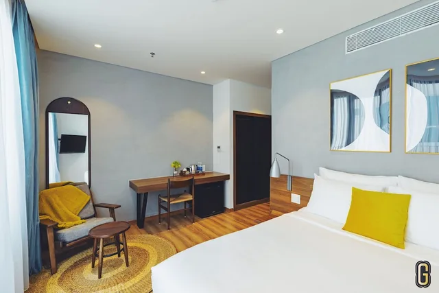 غرفة ديلوكس بسرير كينج بشرفة، The Glomad Da Nang Hotel - Hostel 2/4