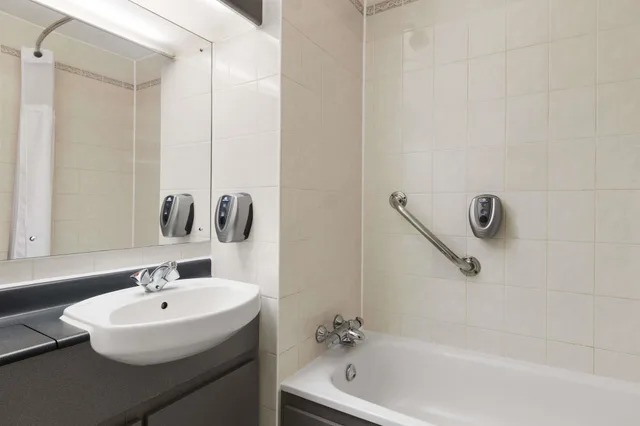 غرفة عائلية بسرير مزدوج وسريرين منفصلين، Days Inn by Wyndham Maidstone 3/3