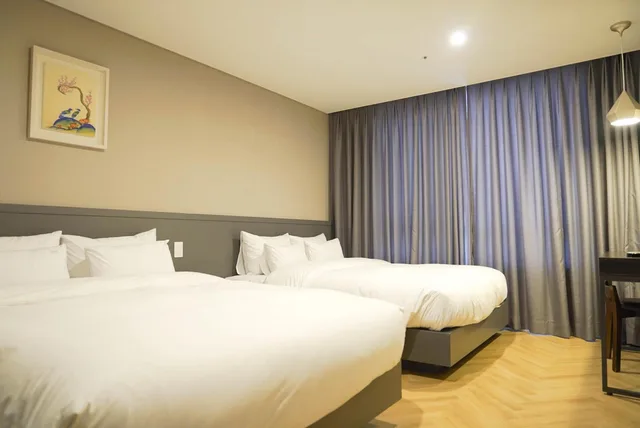 غرفة سوبيريور بسريرين مزدوجين وسرير كينج، Hotel Daoom 1/1