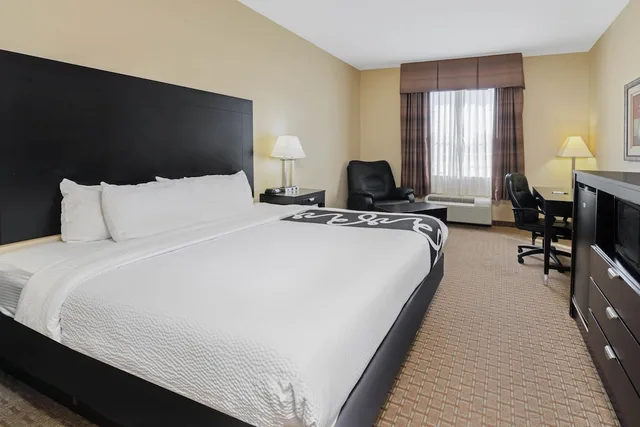 غرفة بسرير كينج، La Quinta Inn & Suites by Wyndham Morgan City 3/10