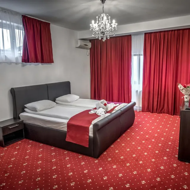 غرفة ثلاثية، Hotel Elisabeta 2/9