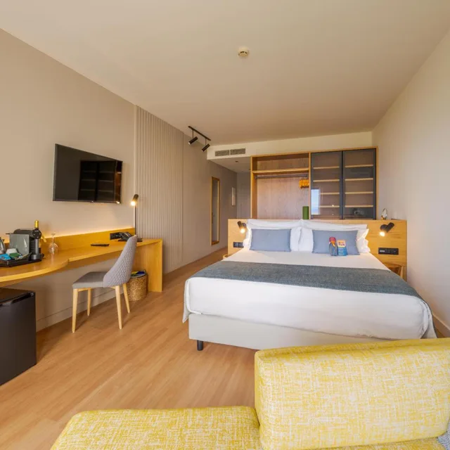 Deluxe, Double Bed, Side Sea View، Sentido Galosol 2/9