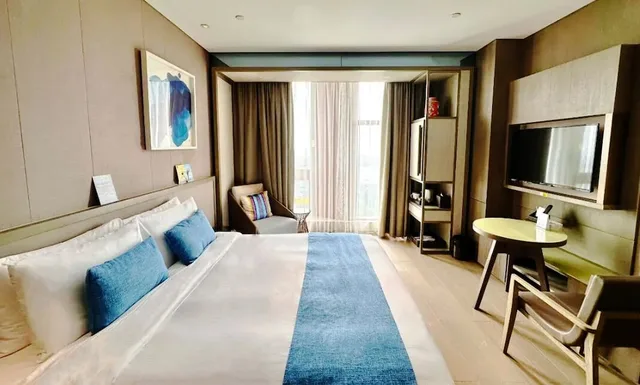 غرفة بريميير بسرير كينج، NOVOTEL SHANGHAI CLOVER 3/7