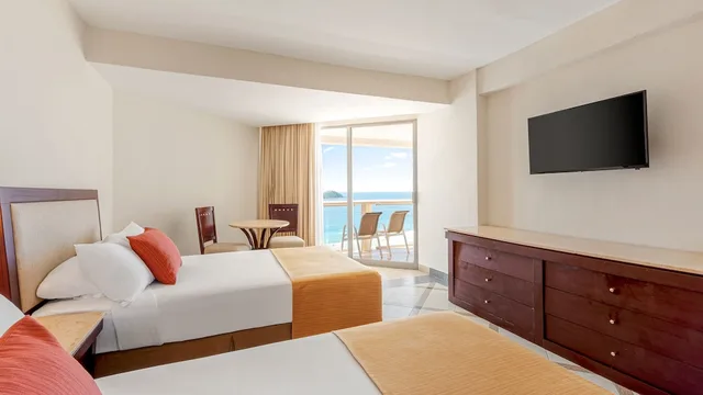 غرفة ملكية بسريرين مزدوجين بإطلالة على البحر، Park Royal Beach Ixtapa All Inclusive 4/8