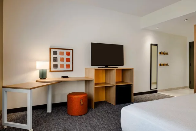 غرفة بسرير كينج لذوي الإعاقة، Spark by Hilton Las Vegas Airport 2/4