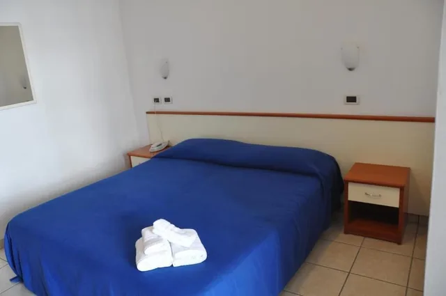 غرفة قياسية بسرير مزدوج بشرفة، BLUE HOTEL 1/1