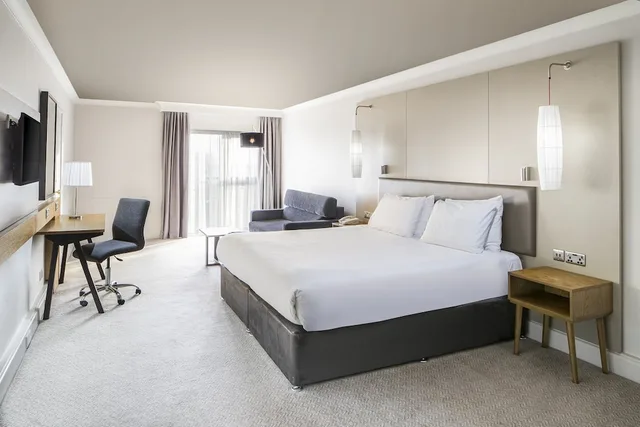 غرفة بريميوم بسرير كينج، Crowne Plaza Plymouth, an IHG Hotel 1/3