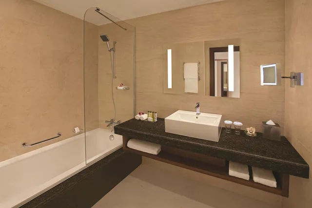 Room, King Bed, Island View, Balcony، Double Tree by Hilton Resort and Spa Marjan Island 8/11