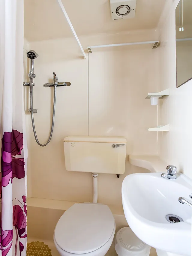 غرفة قياسية ثلاثية بسرير مزدوج وسرير فردي، Enrico Hotel 4/4