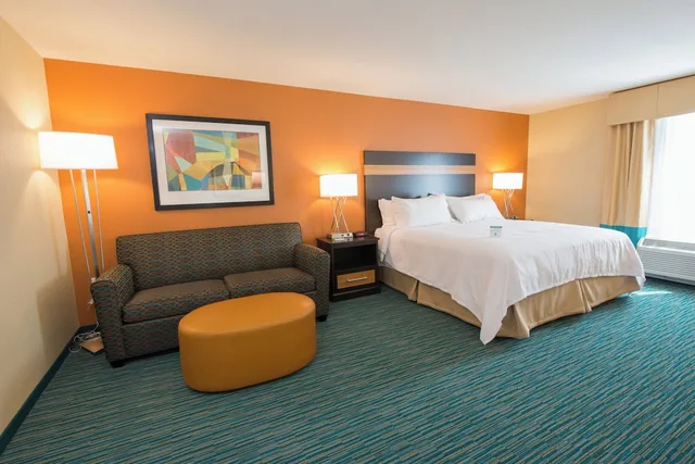 غرفة قياسية بسرير كينج لذوي الإعاقة، Holiday Inn Bismarck 10/10