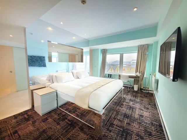 Suite, King Bed, Citrus Hotel Cheltenham By Compass Hospitality 8/10