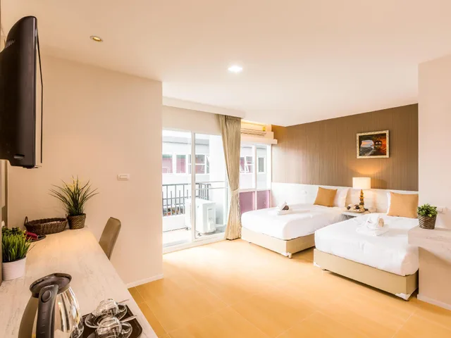 غرفة ديلوكس بسريرين منفصلين، Baron Residence Bangkok 2/2