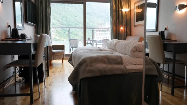 Superior, Twin Beds, Fjord View, Havila Hotel Geiranger 9/10